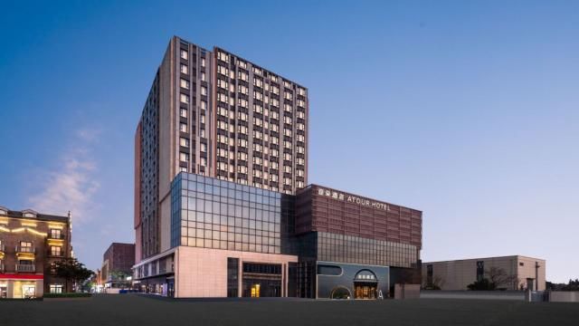 上海国际旅游度假区崇溪路亚朵酒店